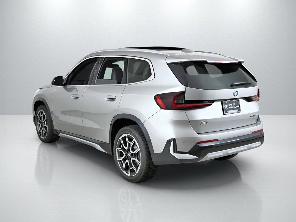 Used 2026 Space Silver Metallic BMW xDrive28i image 15