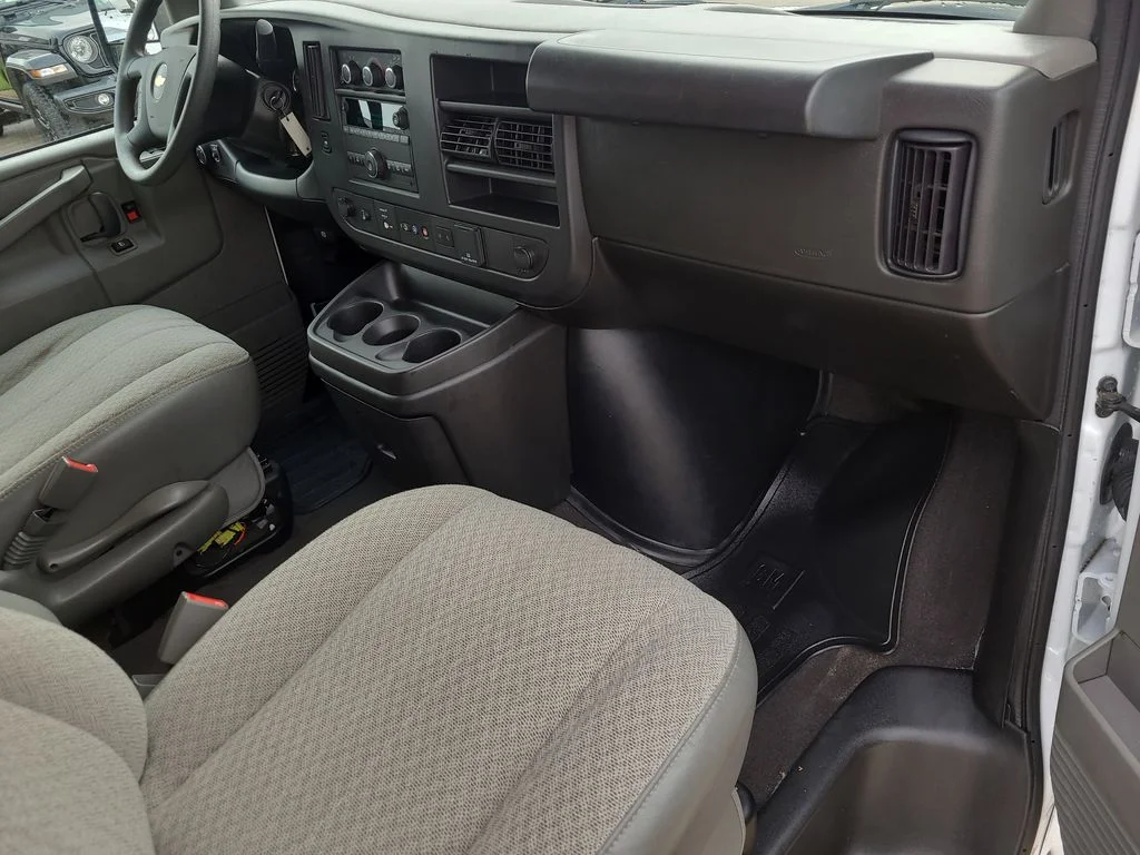 Used 2024 White Chevrolet LT image 10