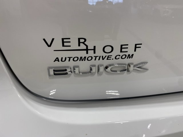 Used 2018 Summit White Buick Essence image 29