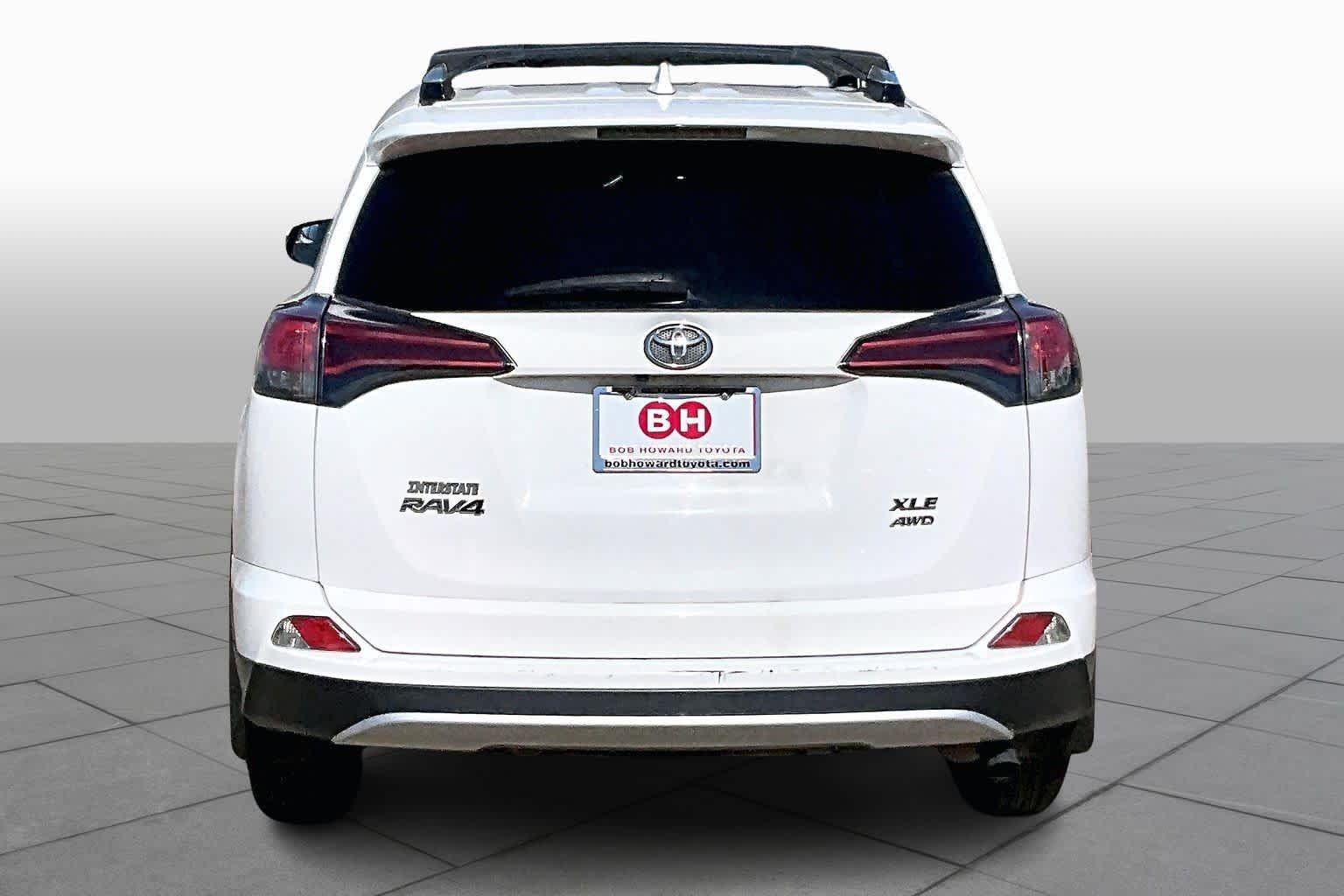 Used 2016 Super White Toyota XLE image 5