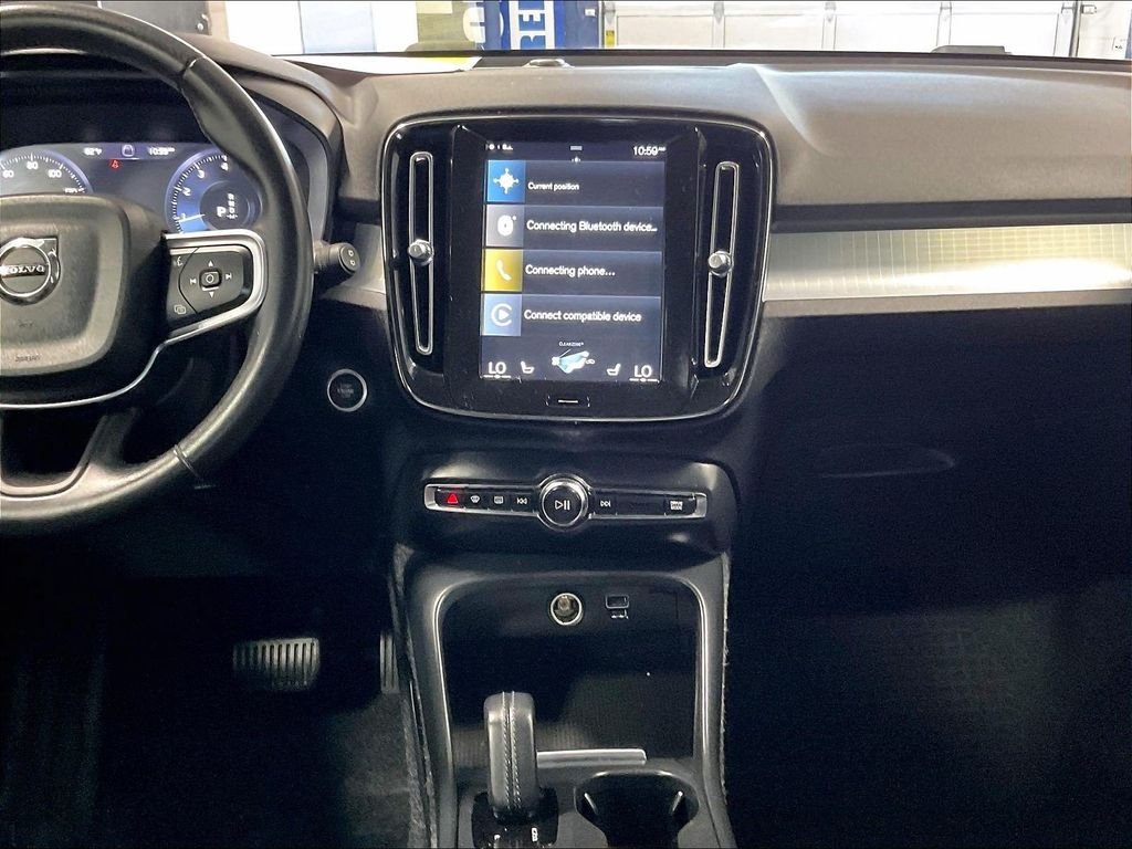 Used 2021 Blue Volvo Momentum image 18