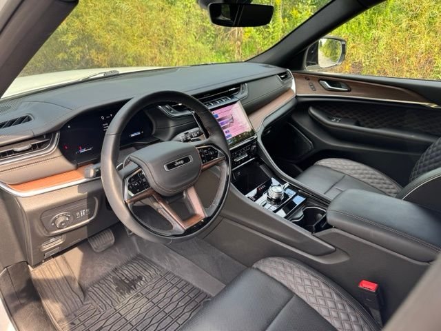 Used 2025 Bright White Clearcoat Jeep Summit image 9
