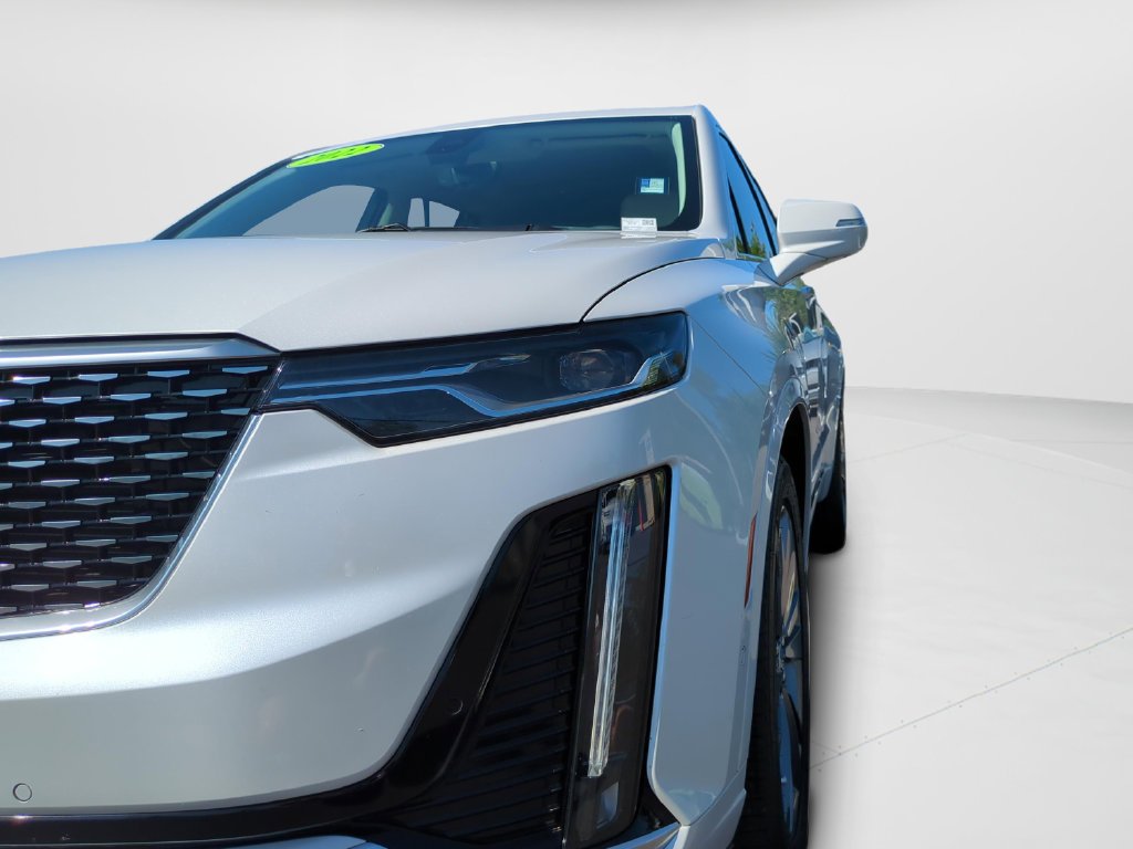 Used 2022 White Cadillac Premium Luxury image 25