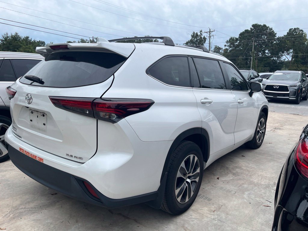 Used 2024 Beige Toyota XLE image 5