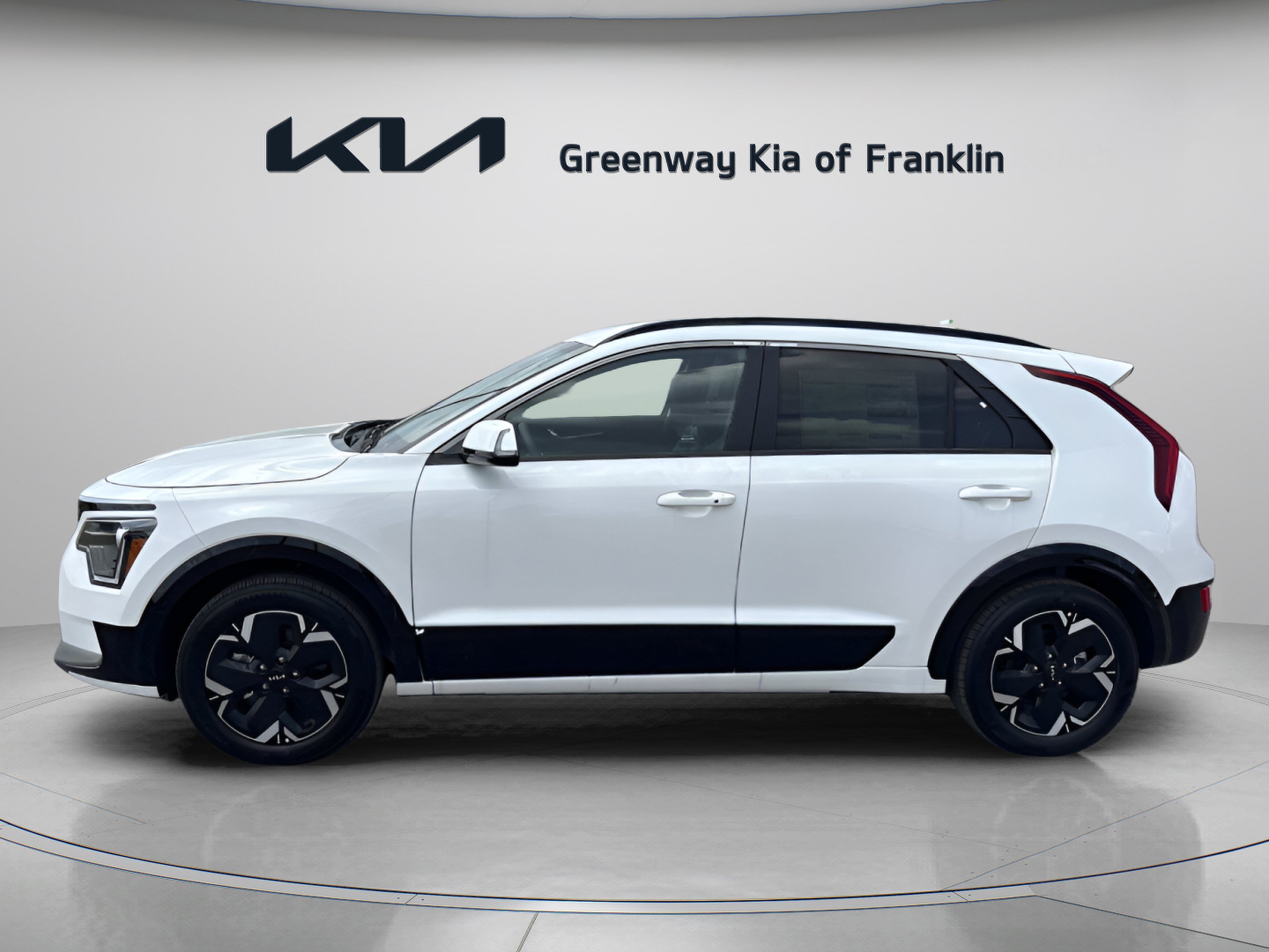 New 2026 Snow White Pearl Kia WIND image 4