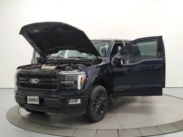 Used 2024  Ford Lariat image 11
