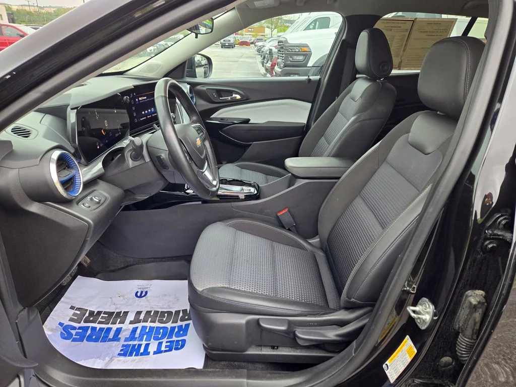 Used 2025 Black Chevrolet LT image 15