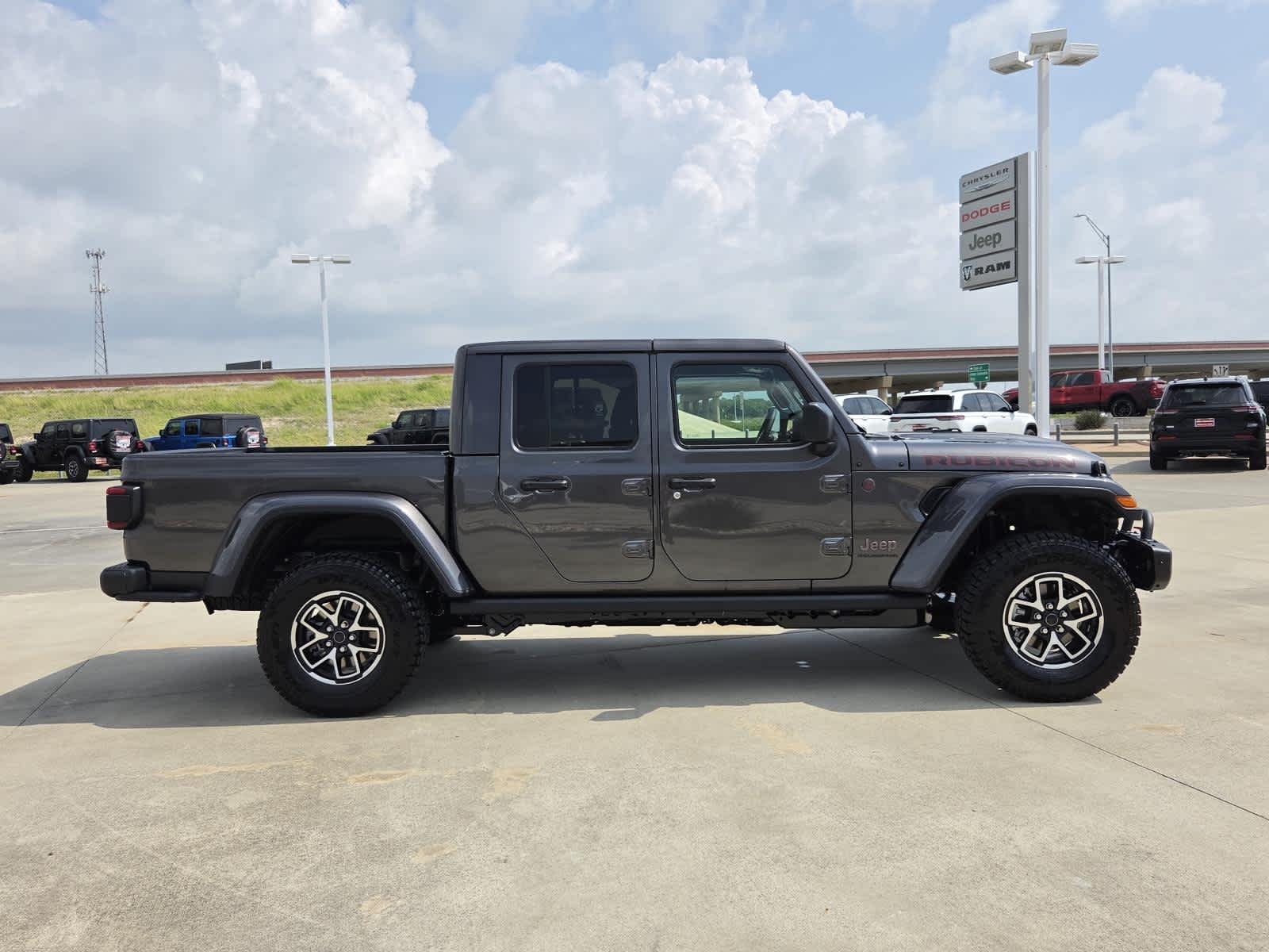 New 2026 Granite Crystal Metallic Clear-Coat Exterior Paint Jeep Rubicon image 6