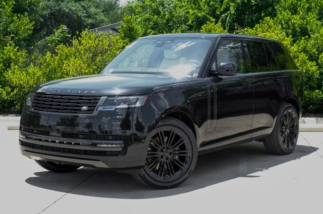New 2026 Black Land Rover SE image 2