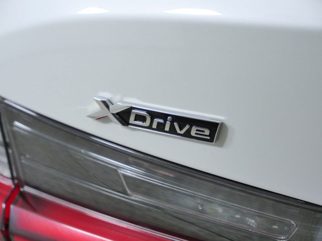 New 2026 Mineral White Metallic BMW 330i xDrive image 13