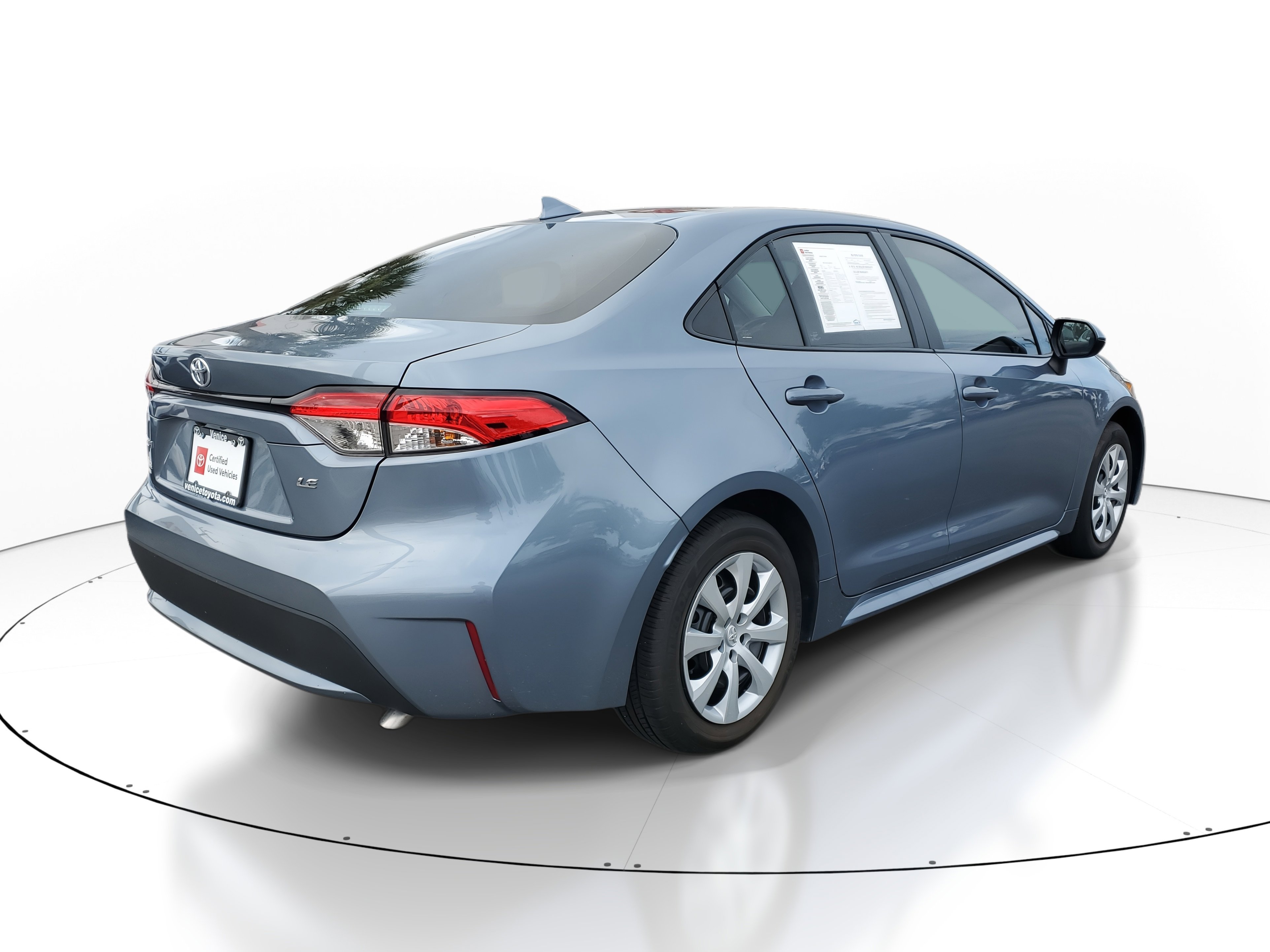 Used 2022  Toyota LE image 3
