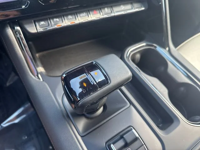Used 2023  GMC AT4 image 28