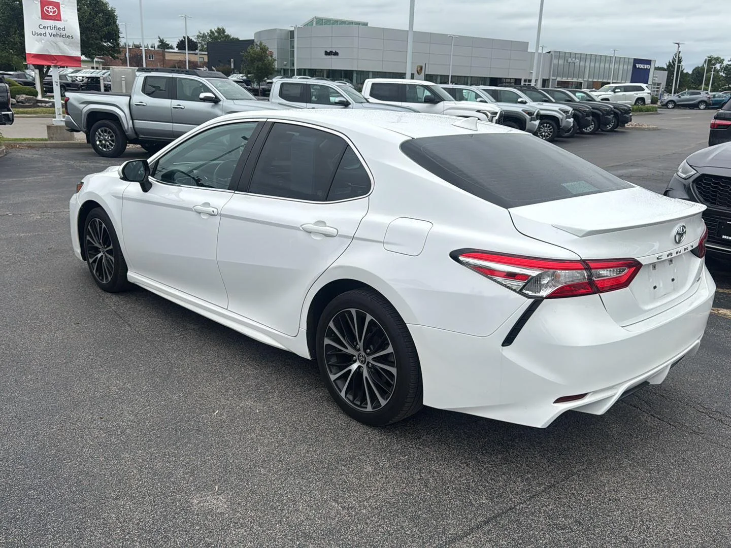 Used 2020 Super White Toyota SE image 4