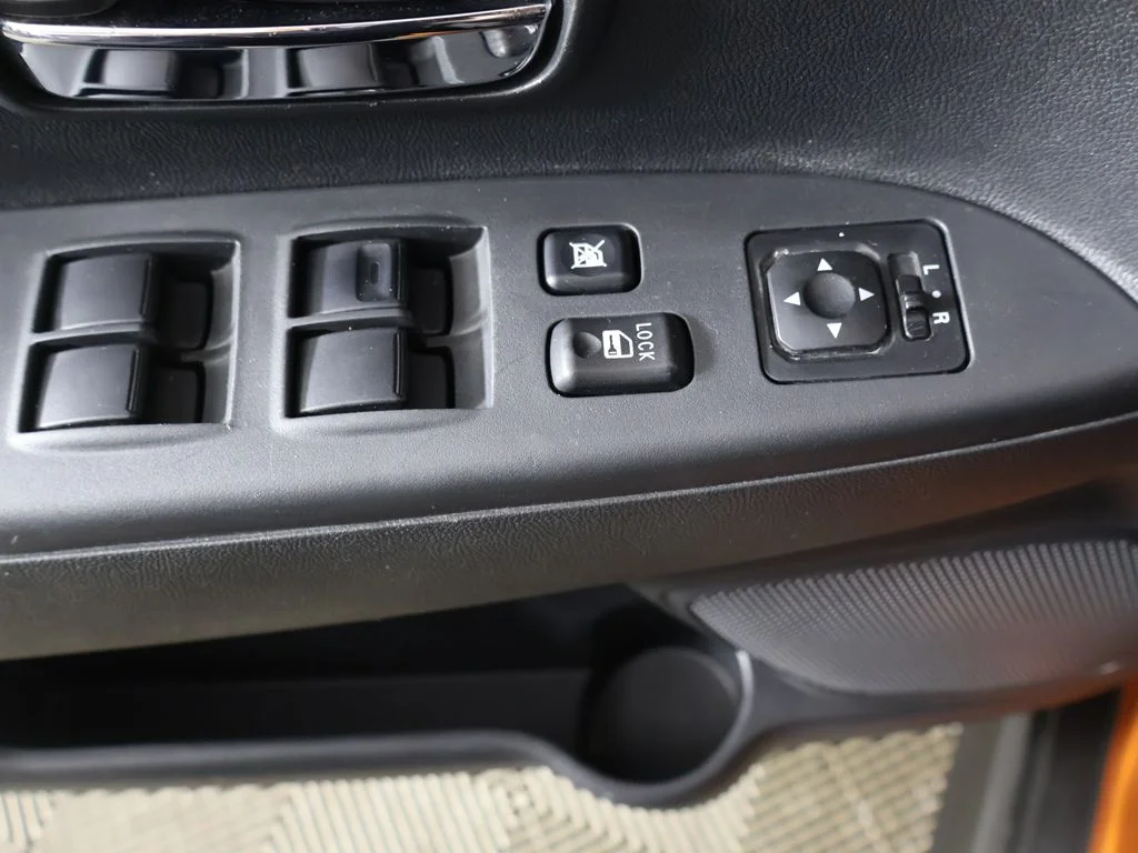 Used 2022  Mitsubishi 2.0 ES image 32