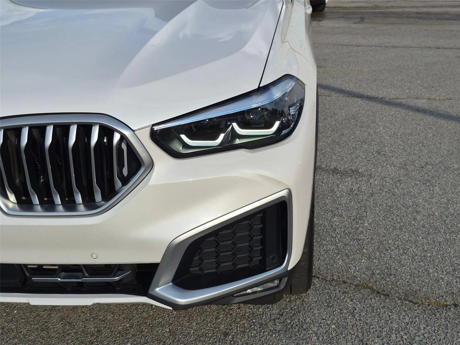 Used 2020 Mineral White Metallic BMW xDrive40i image 9