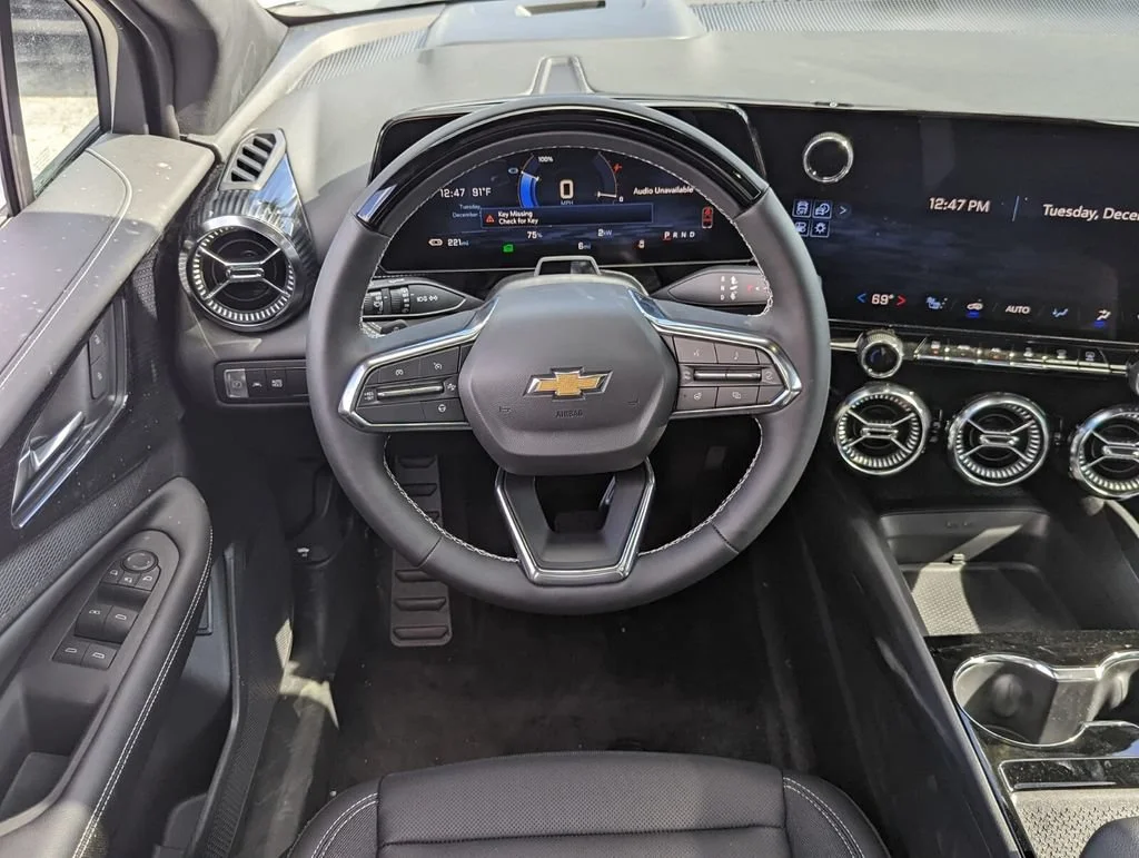 New 2025 Summit White Chevrolet LT image 8