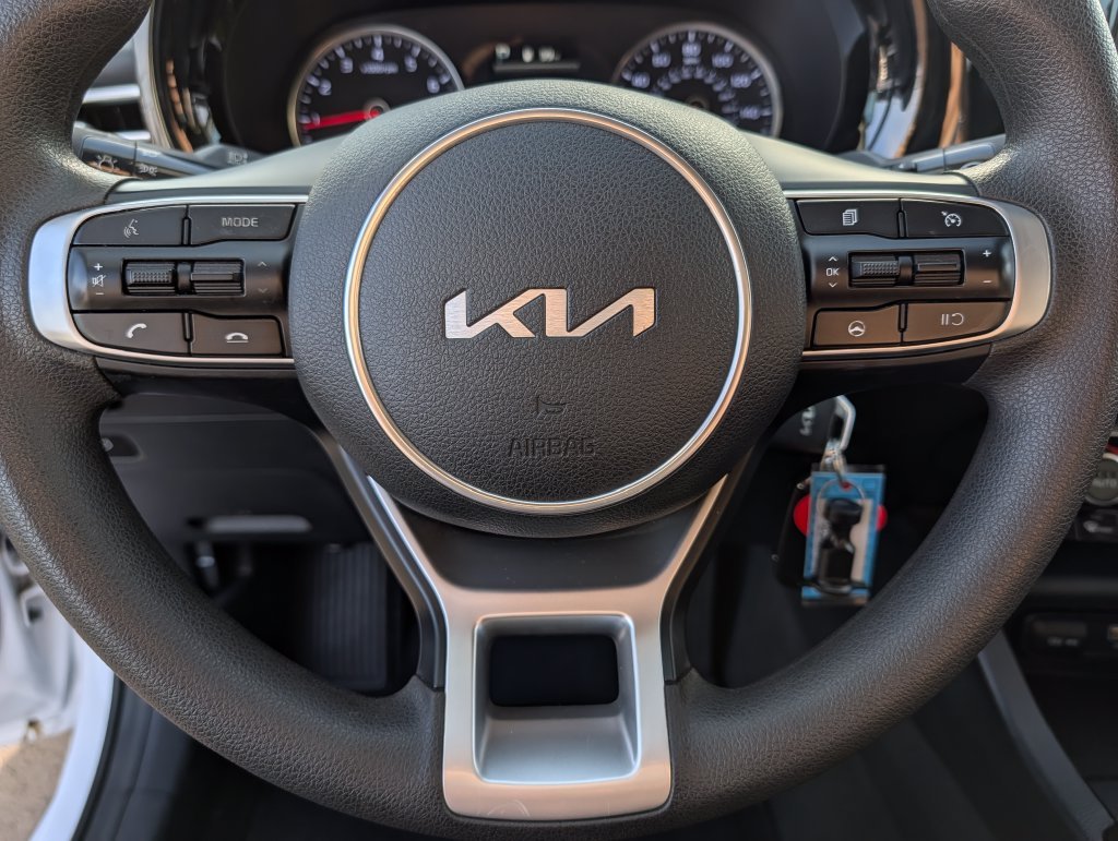 2022 Kia K5 LX - Photo 18