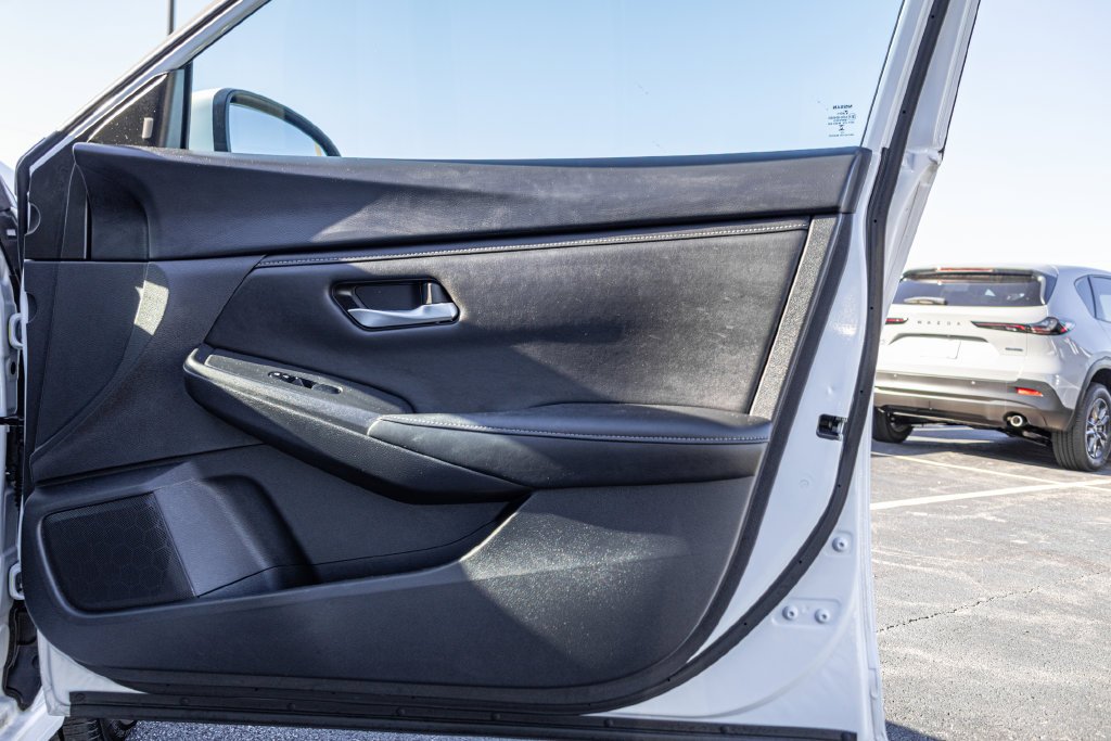 Used 2023 White Nissan SV image 32