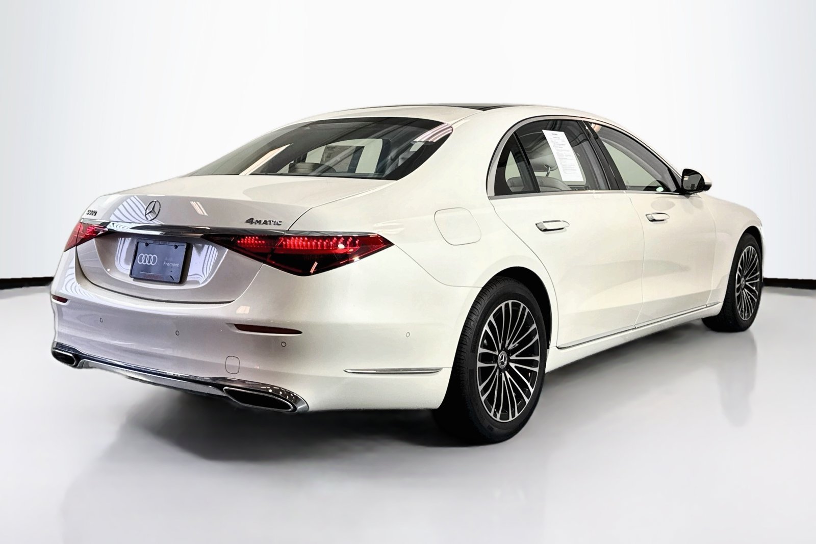 Used 2023 Manufaktur Diamond White Mercedes-Benz S 500 image 5