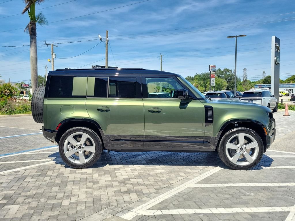 New 2026 Woolstone Green Land Rover X-Dynamic SE image 6