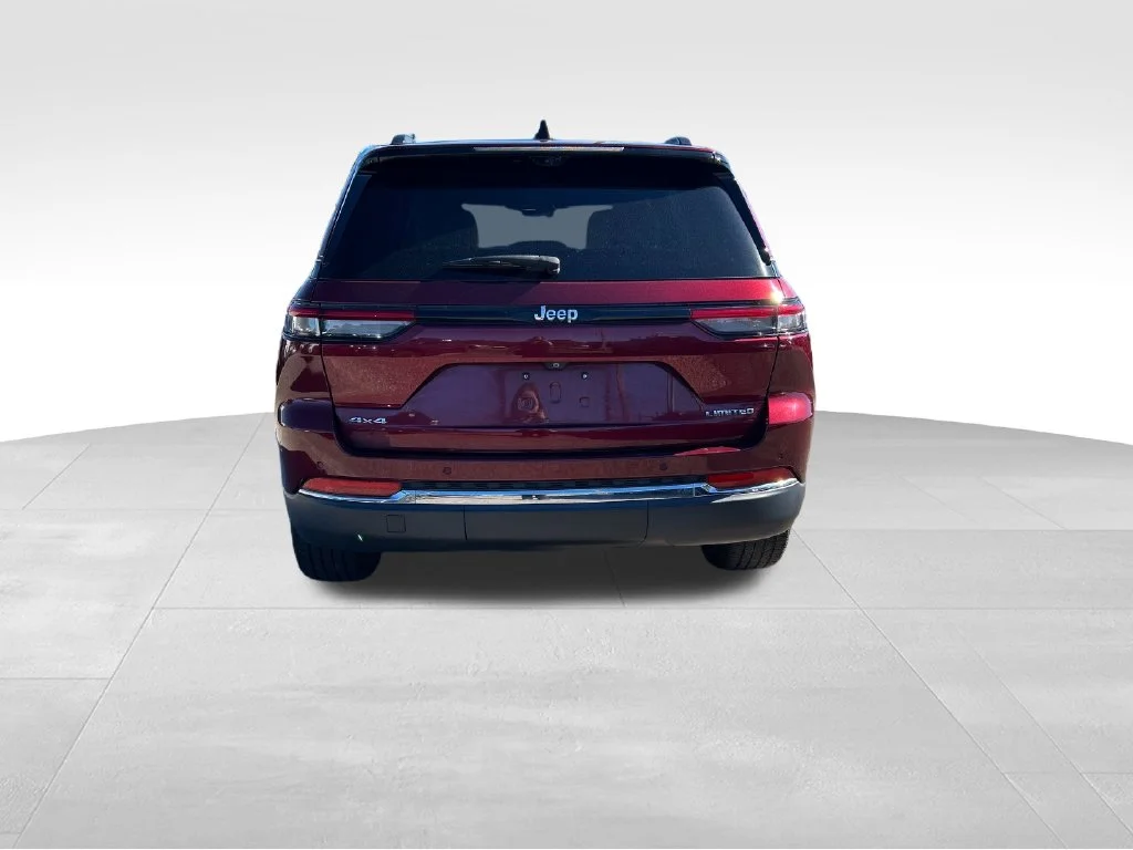 Used 2023 Red Jeep Limited image 3