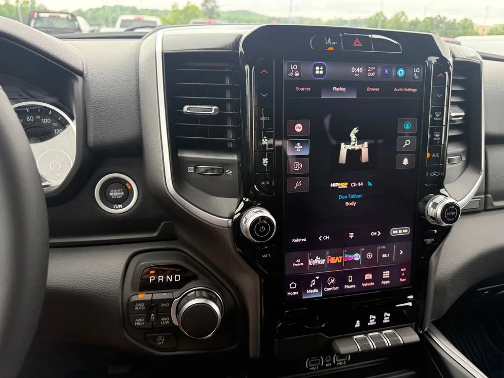 New 2026 Diamond Black Crystal Pearl-Coat Exterior Paint RAM Big Horn/Lone Star image 12