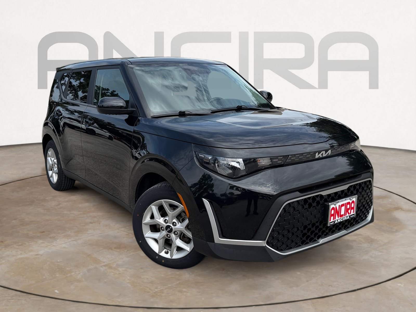 Used 2023 Fusion Black Kia LX image 4