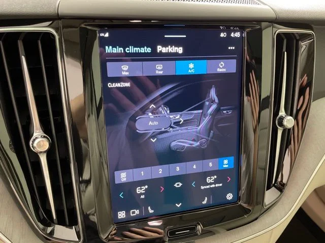 Used 2024 White Volvo T8 Plus Dark Theme image 30