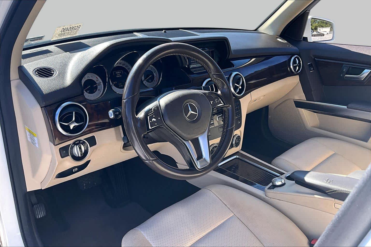 Used 2014 Polar White Mercedes-Benz GLK 350 image 17