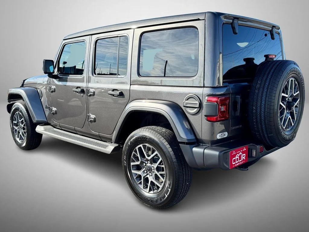 New 2026 Granite Crystal Metallic Clear-Coat Exterior Paint Jeep Sahara image 4