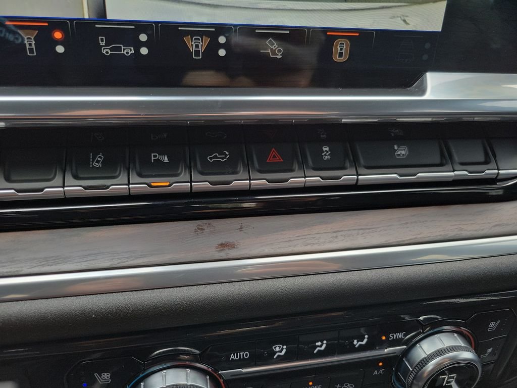 Used 2025 White GMC SLT image 36