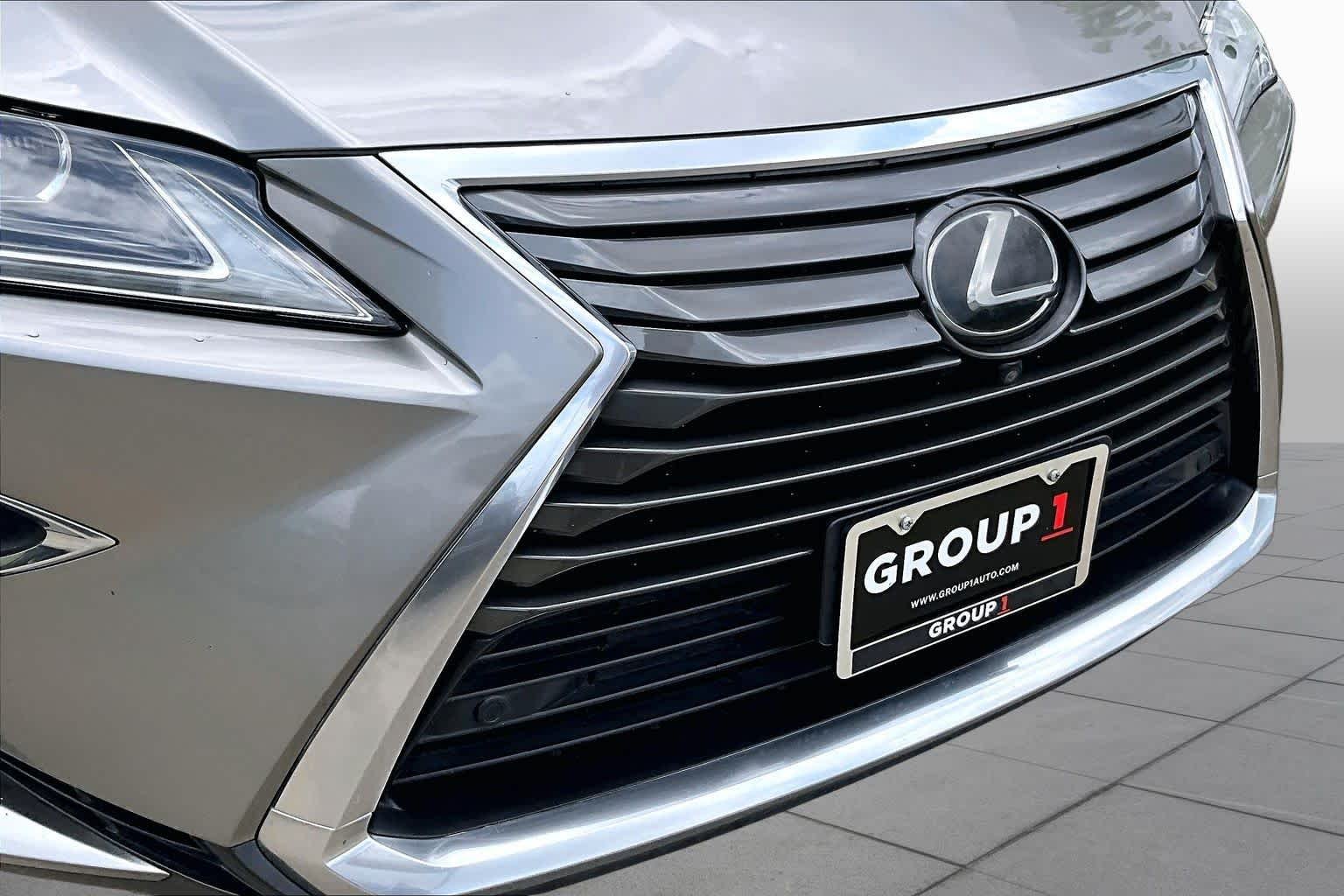 Used 2019 Atomic Silver Lexus  image 27