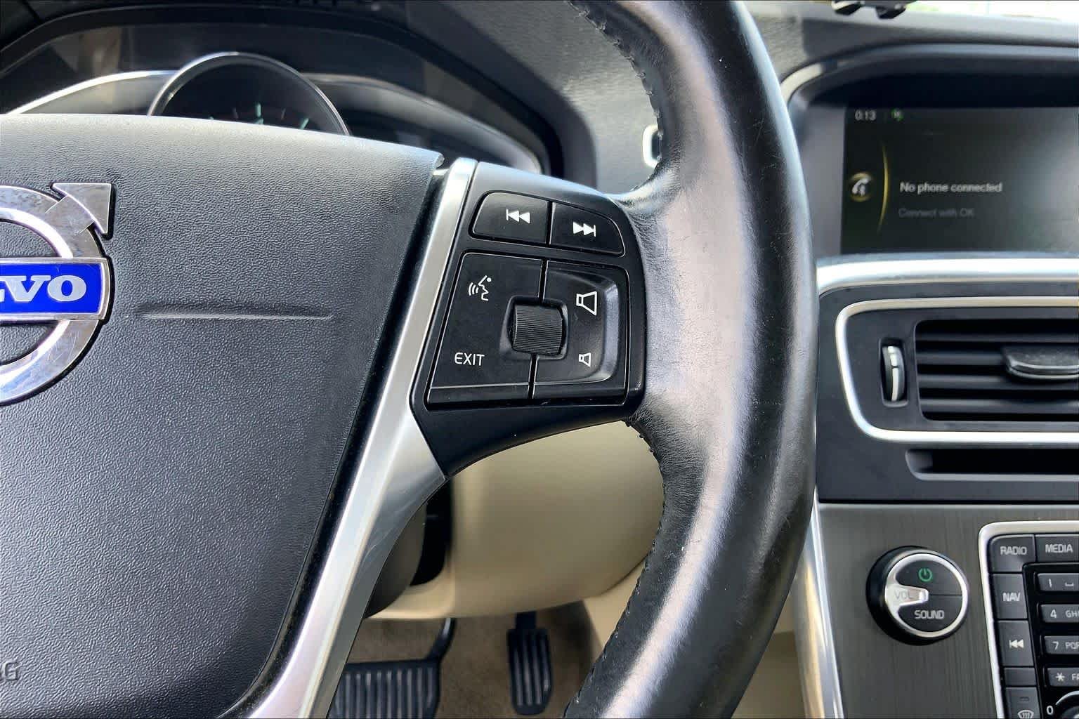 Used 2015 Crystal White Pearl Volvo T5 Drive-E Platinum image 24