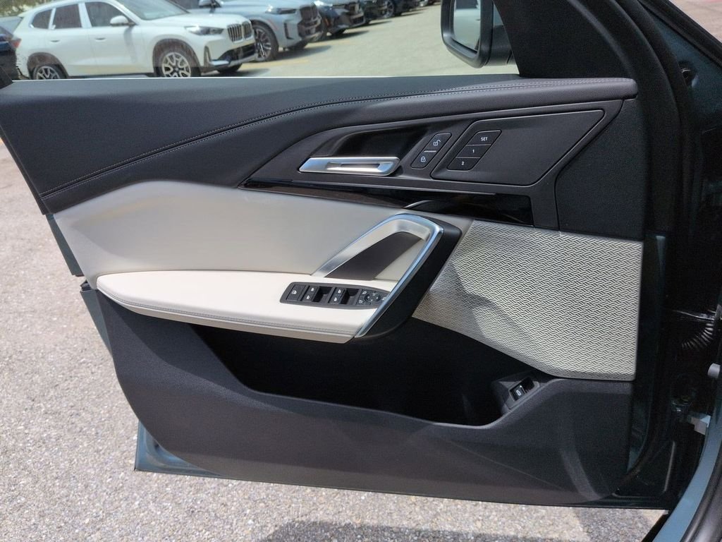 New 2026 Green Metallic BMW xDrive28i image 31