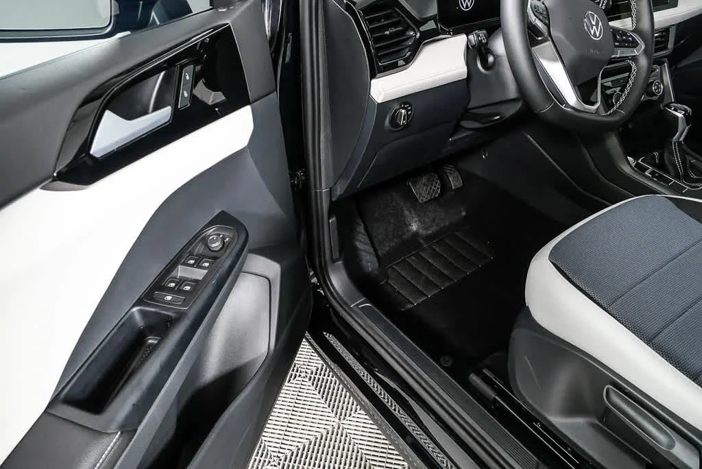 New 2026 Deep Black Pearl Volkswagen S image 7