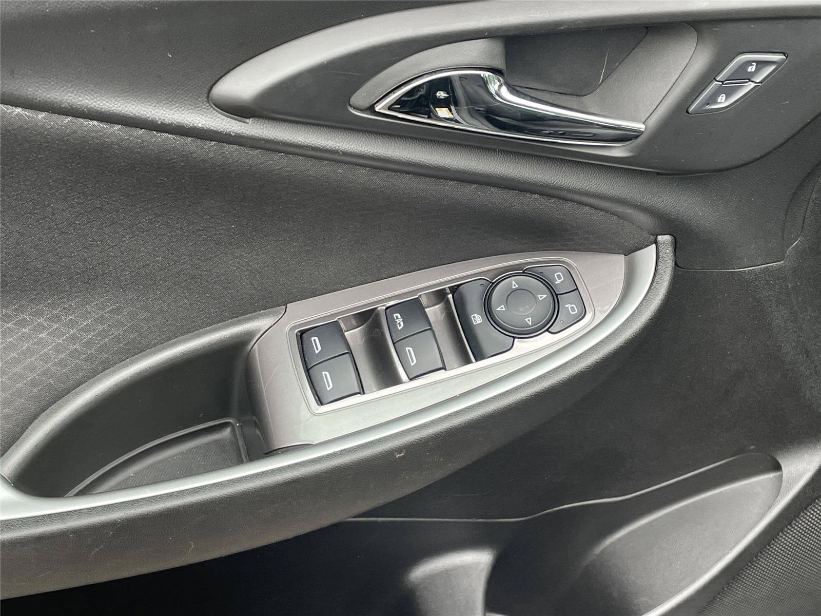 Used 2025 Mosaic Black Metallic Chevrolet LT image 8