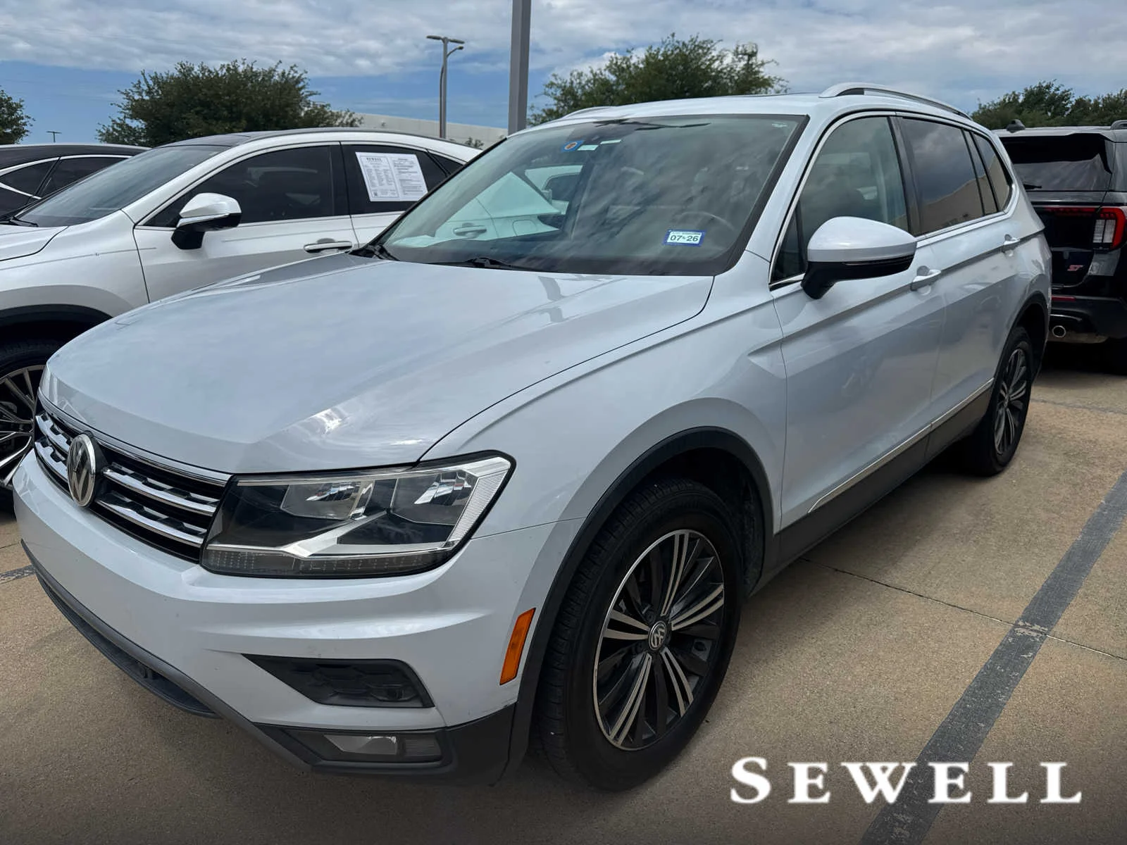 2019 Volkswagen Tiguan 2.0T SEL 4Motion's photo