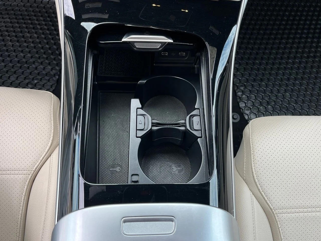 Used 2025  Mercedes-Benz C 300 image 27