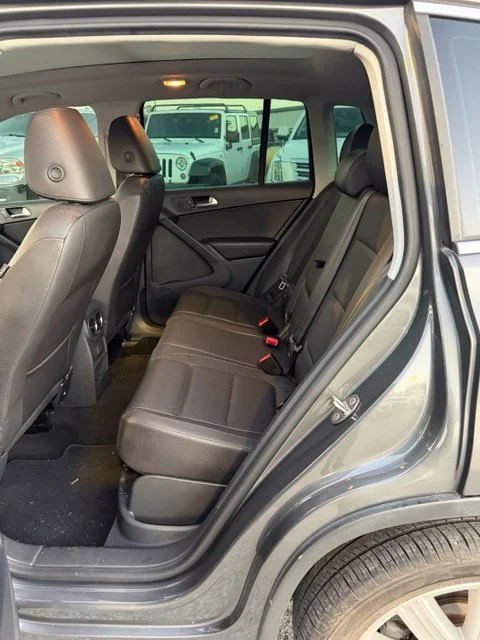 Used 2016 Gray Volkswagen SE image 4