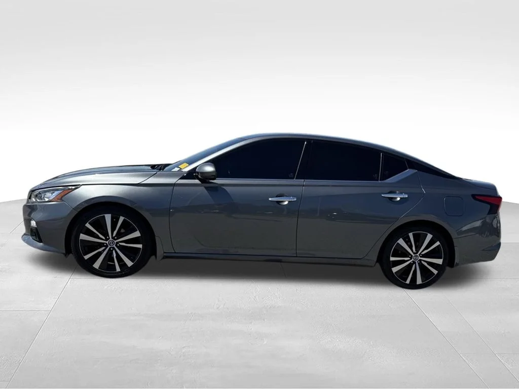 Used 2020 Gray Nissan 2.5 Platinum image 2