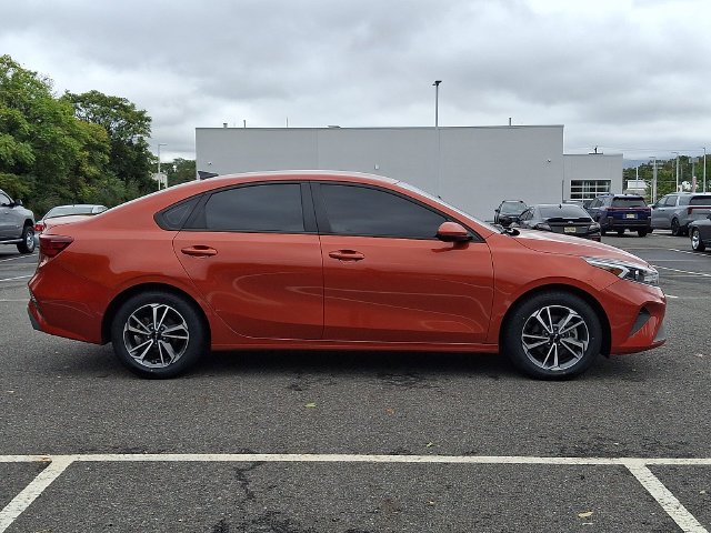 Used 2022 Red Kia LXS image 8