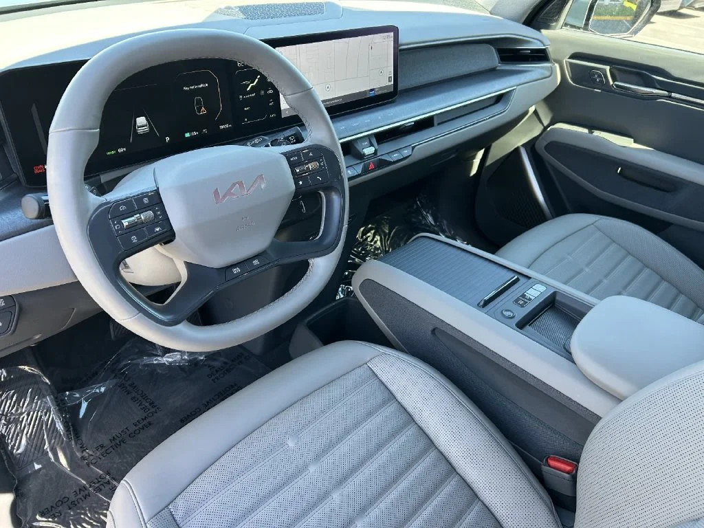 Used 2024 Green Kia Land image 22