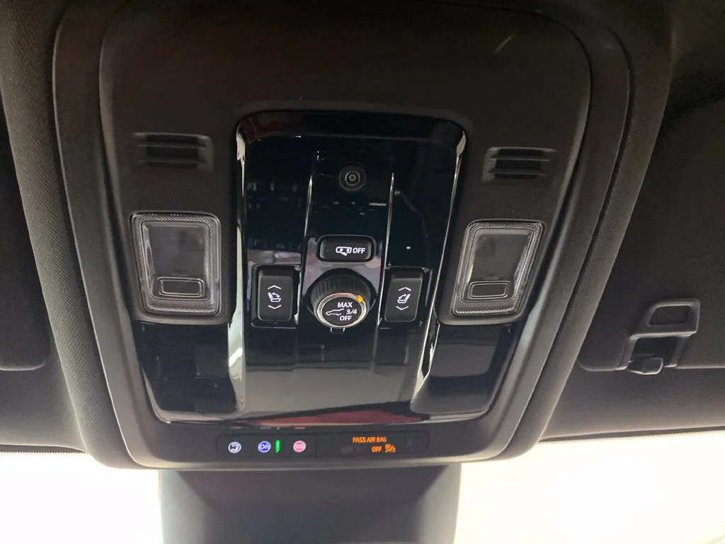 New 2027 Onyx Black GMC Elevation image 28