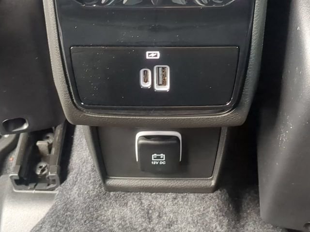 New 2026 Hydro Blue Pearl-Coat Exterior Paint Jeep Latitude image 17