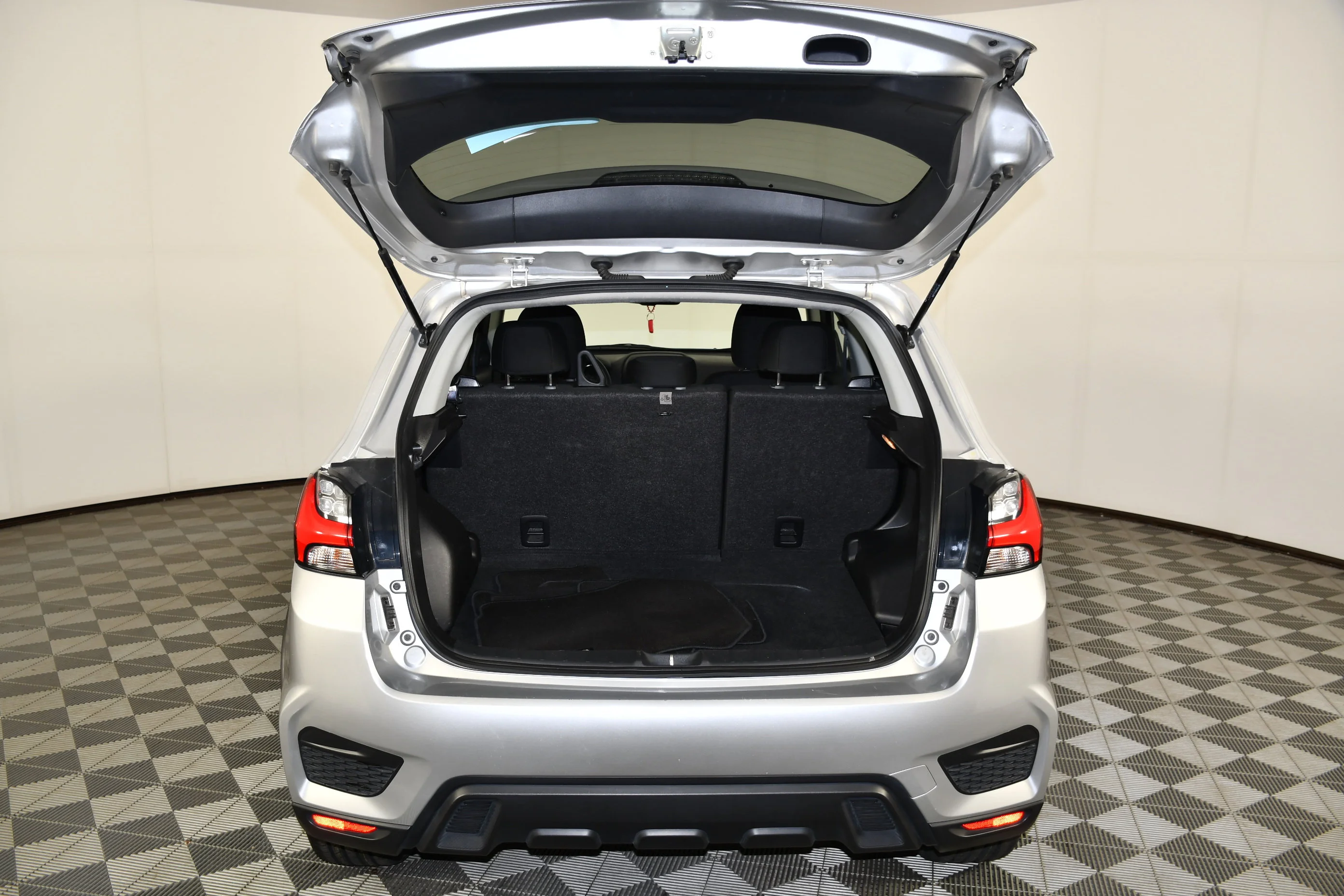 Certified Used 2024 Gray Mitsubishi SE image 35
