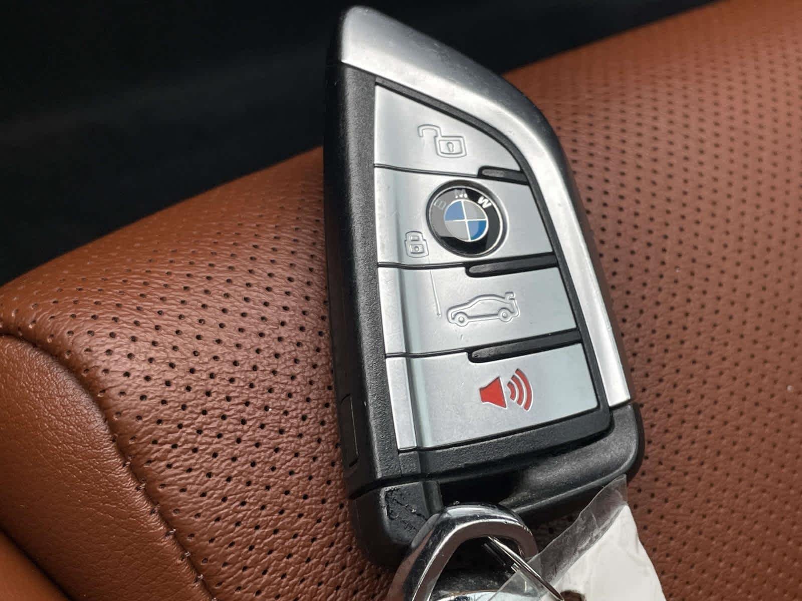 Used 2022 Arctic Grey Metallic BMW M50i image 4