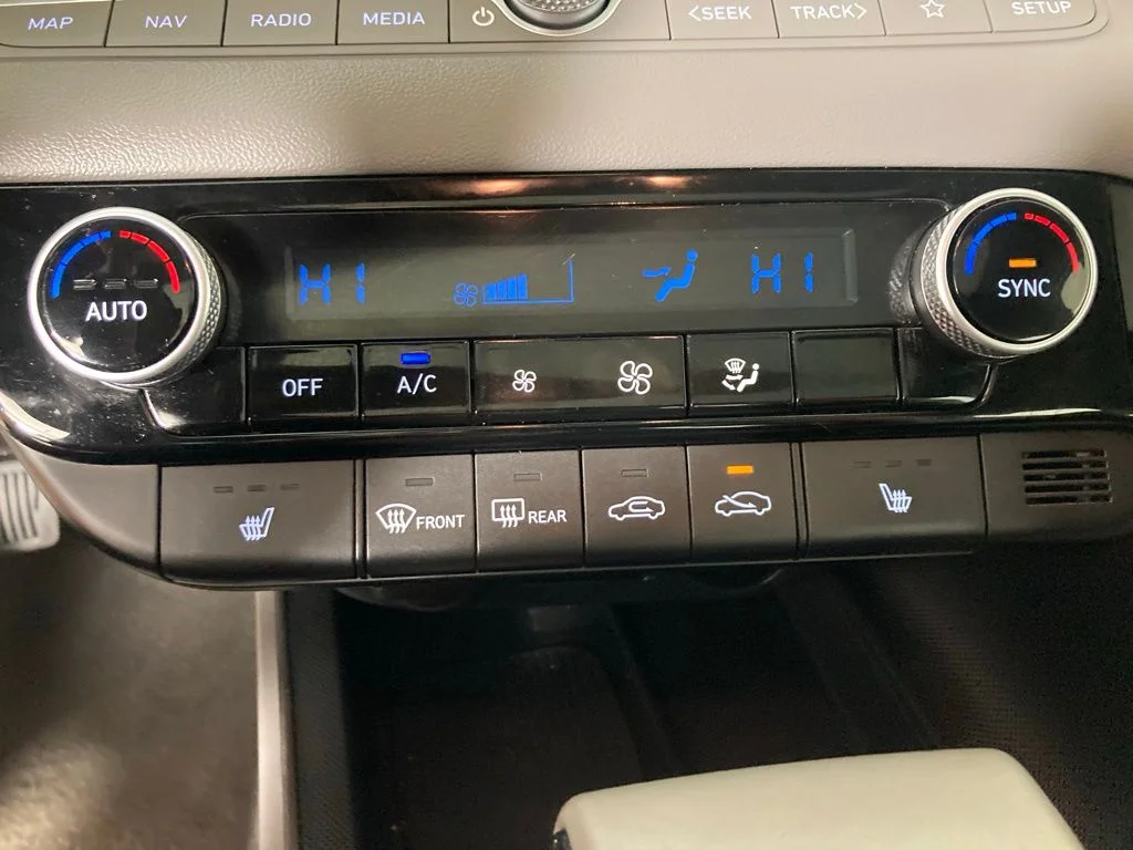 Used 2025 Gray Hyundai SEL Convenience image 8
