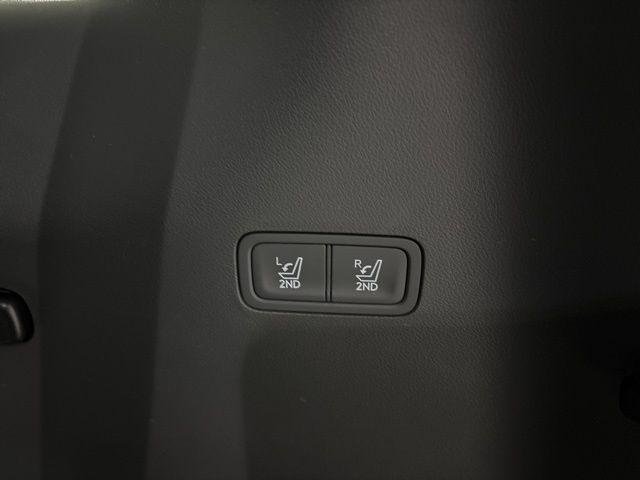New 2026 Silver Hyundai SEL AWD image 33