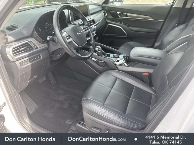 Used 2022 White Pearl Kia EX image 11