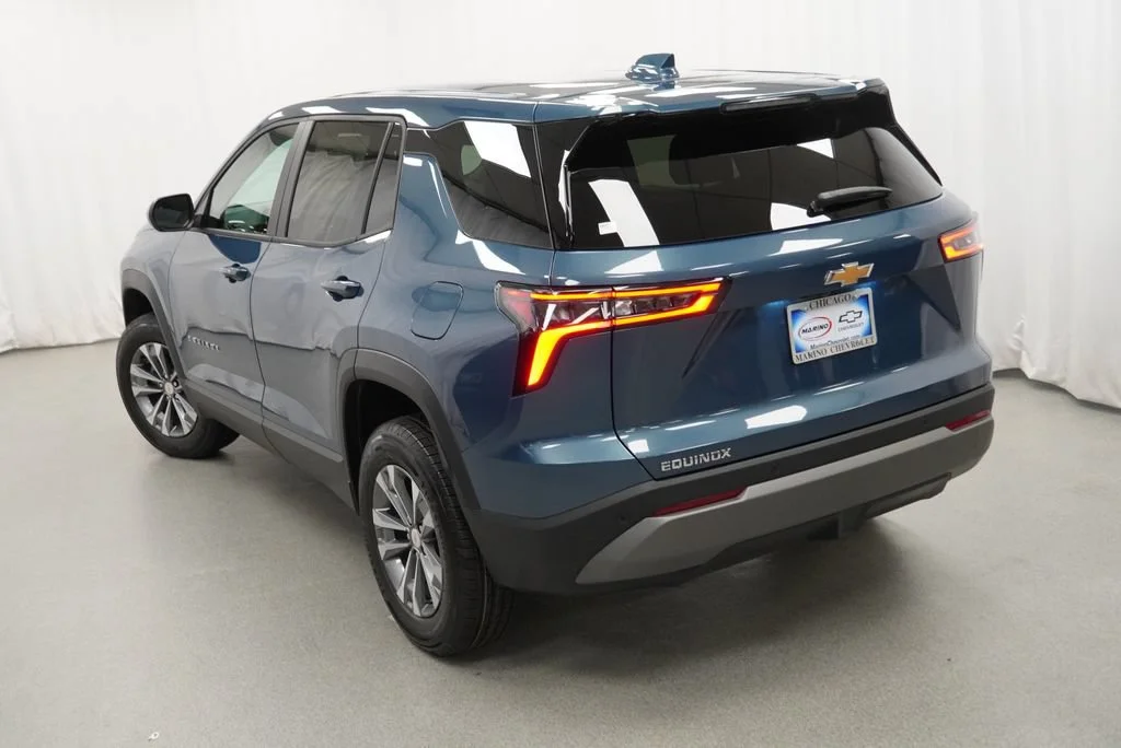 2027 Chevrolet Equinox LT - Photo 12